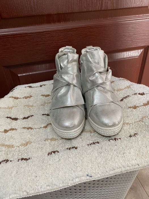 Сребристи боти с ниска вътрешна платформа