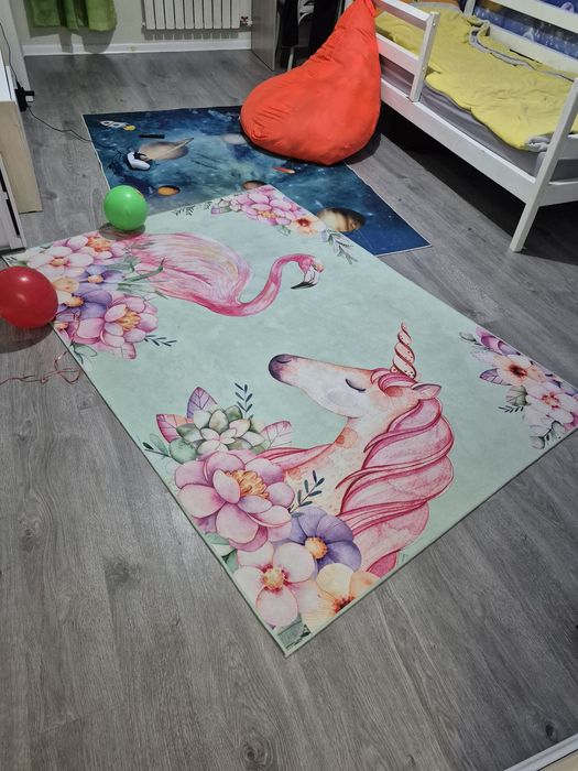 Ковёр в детскую в хорошем состоянии