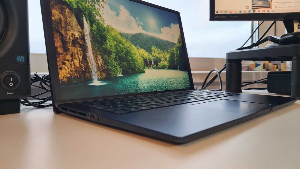 Laptop rapid, subtire si usor ASUS ZenBook UX533FD, i7, GTX 1050, 512
