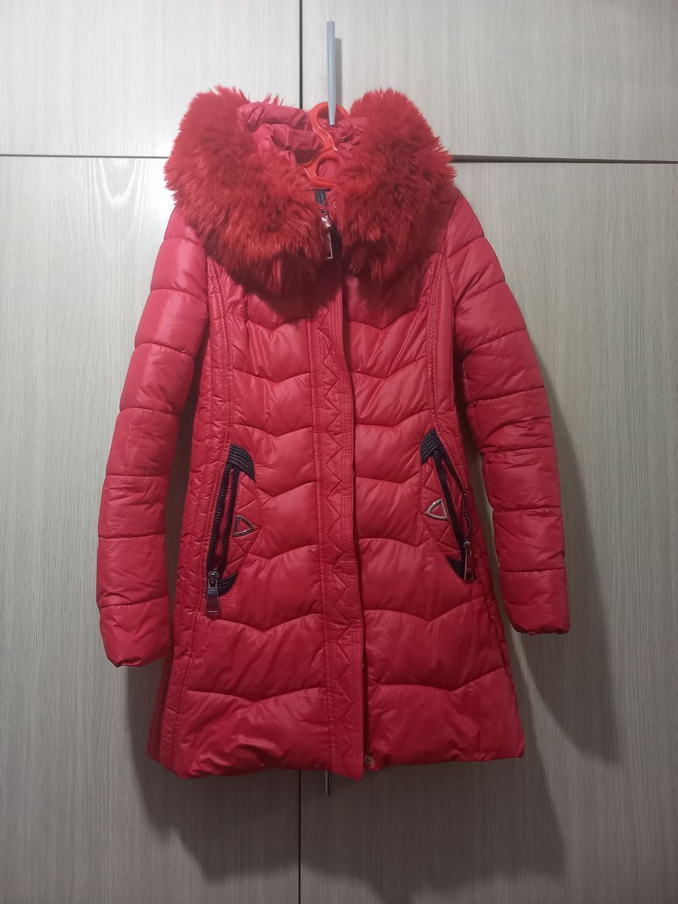 Куртка женская красная