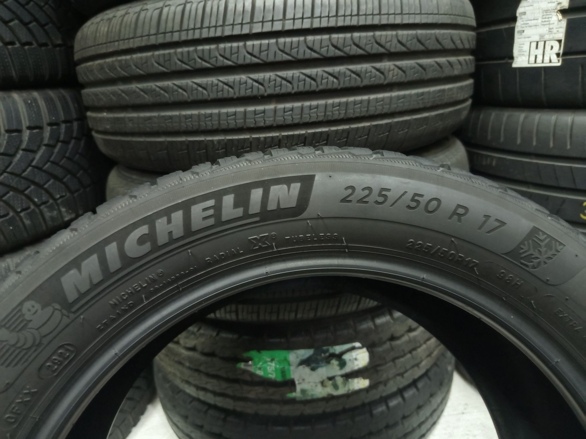 Michelin 225/50/17-2бр 7.0мм дот 2921