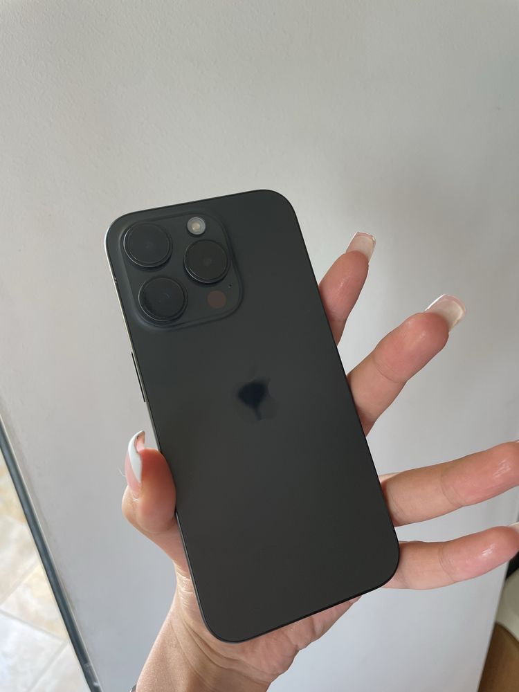 Iphone 15 pro с гаранция