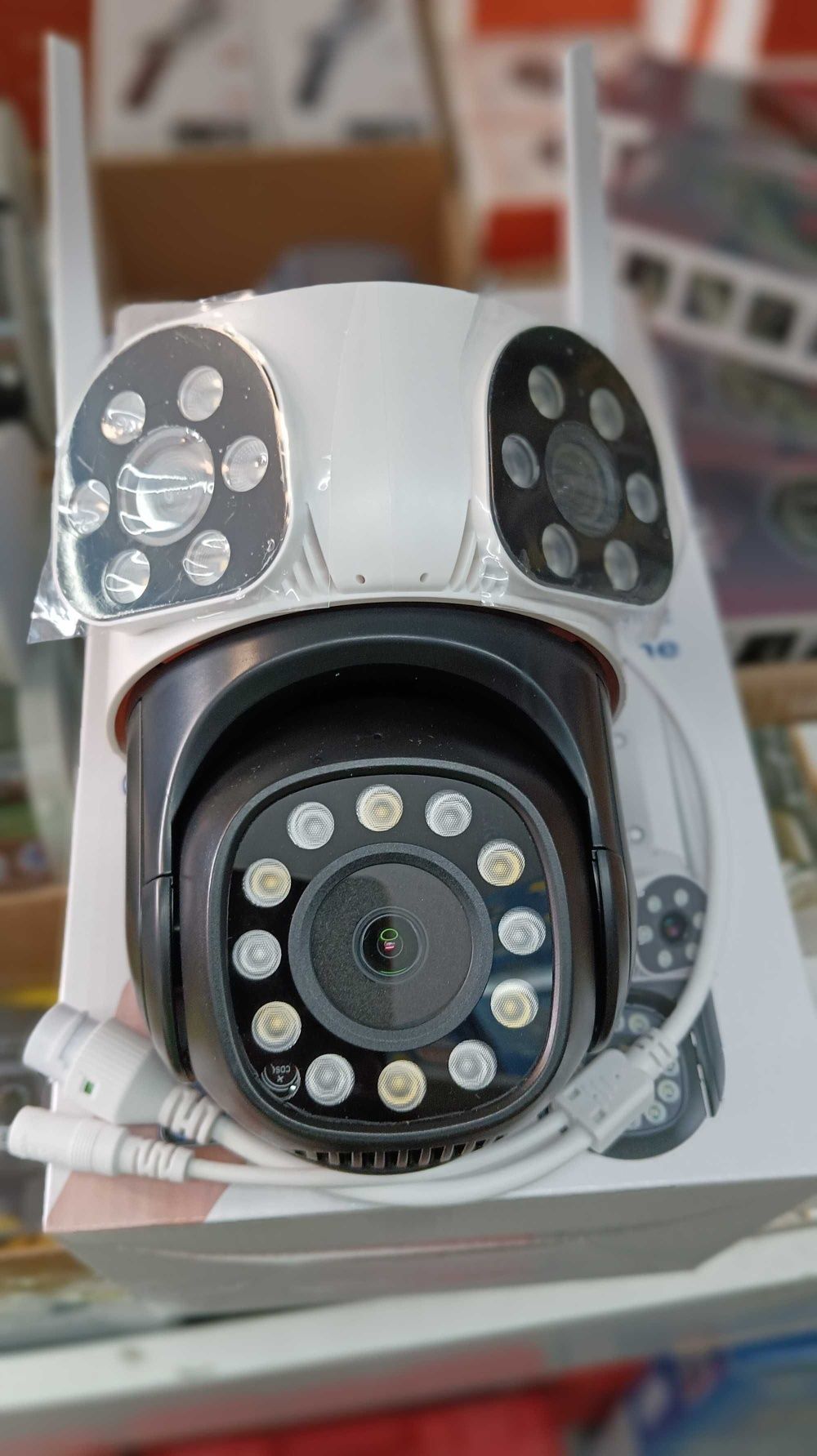 Тройна външна въртяща WiFi AI камера 12MP с три обектива и 10x ZOOM,