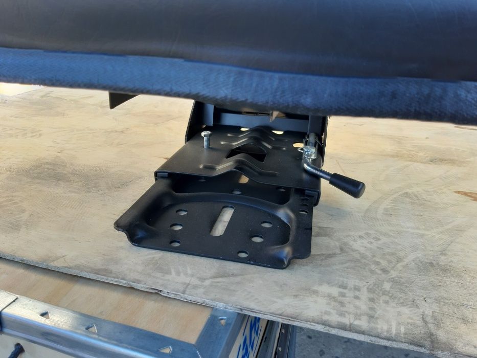 Scaun de tractor agricol sau orice utilaj cu prindere universala