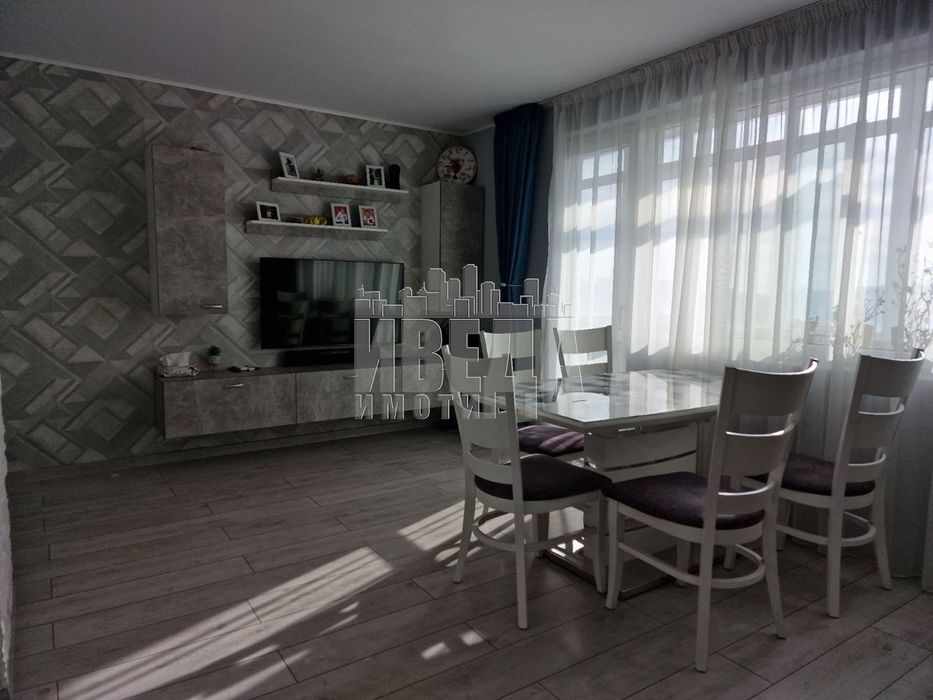 Продава се Двустаен апартамент в Варна, Цветен квартал - 64 кв.м за 1922 €/кв.м - Снимка #2