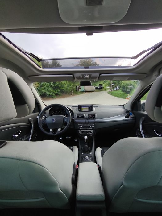Megane 3 1.5 dci 110 cp manual. Panoramic, full piele alba, xenon,bose
