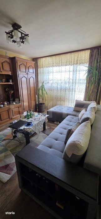 Apartament de vanzare, cu 4 camere, 4 balcoane, 75 mp, zona Blv Bucure