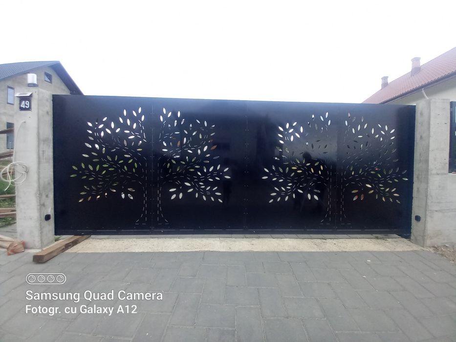 Poarta autoportanta si pe sina la comanda