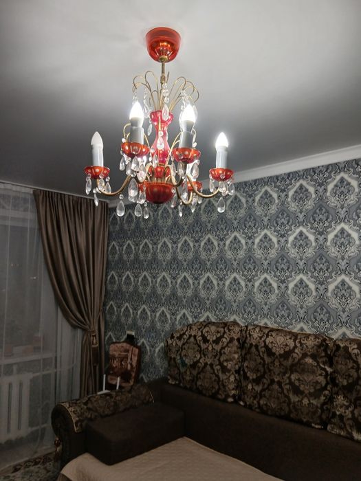 Продам хрустальную люстру