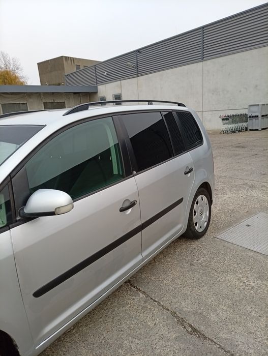 Vând Touran 1.6 benzina