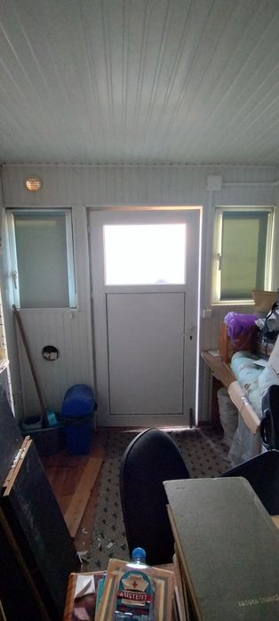 Vând container tip CFR capitonat cu instalație electrica