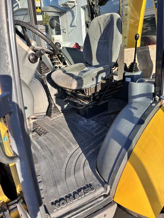 Buldoexcavator KOMATSU WB93R-5 An fabricație: 12/2007