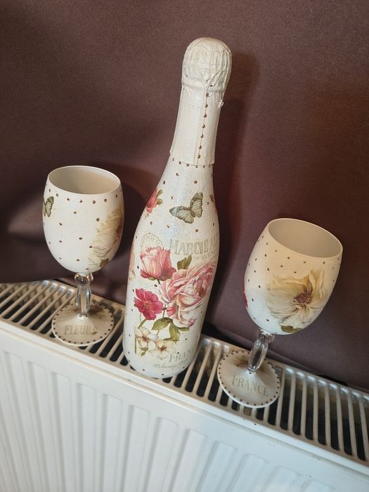 Sticla vin cu pahare decorativă