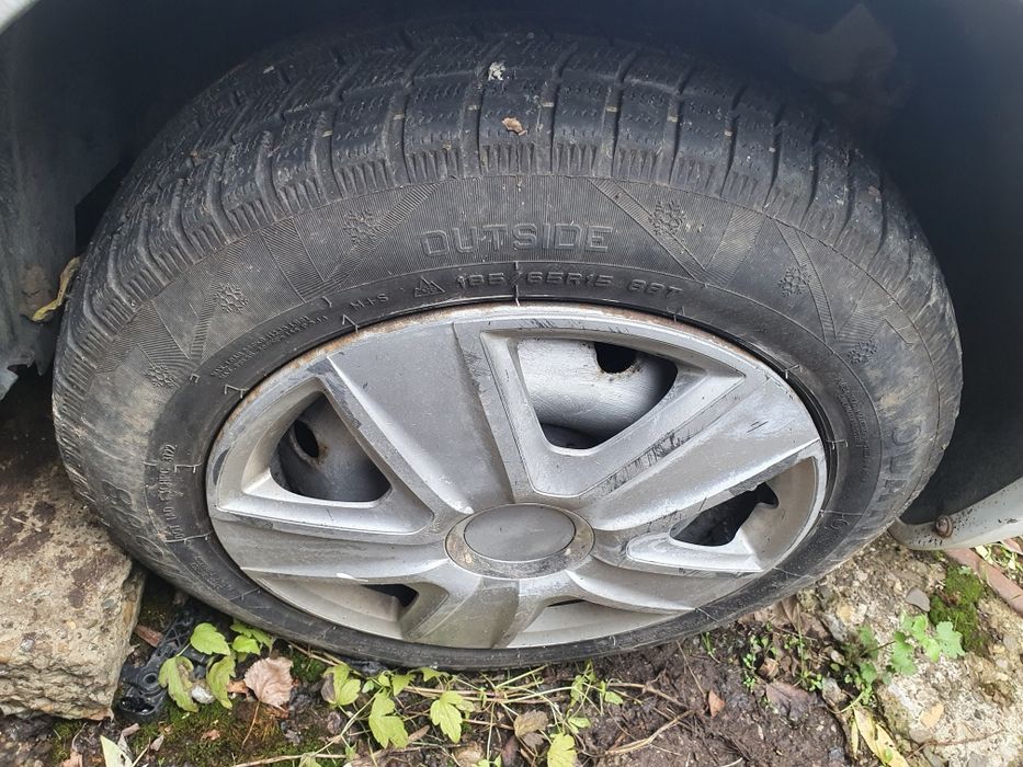 Jante tabla dacia logan r15 cu cauciucuri de iarna 185 65 r15