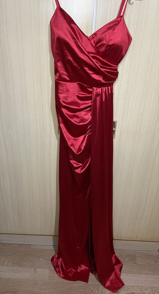 Rochie roșie elegantă