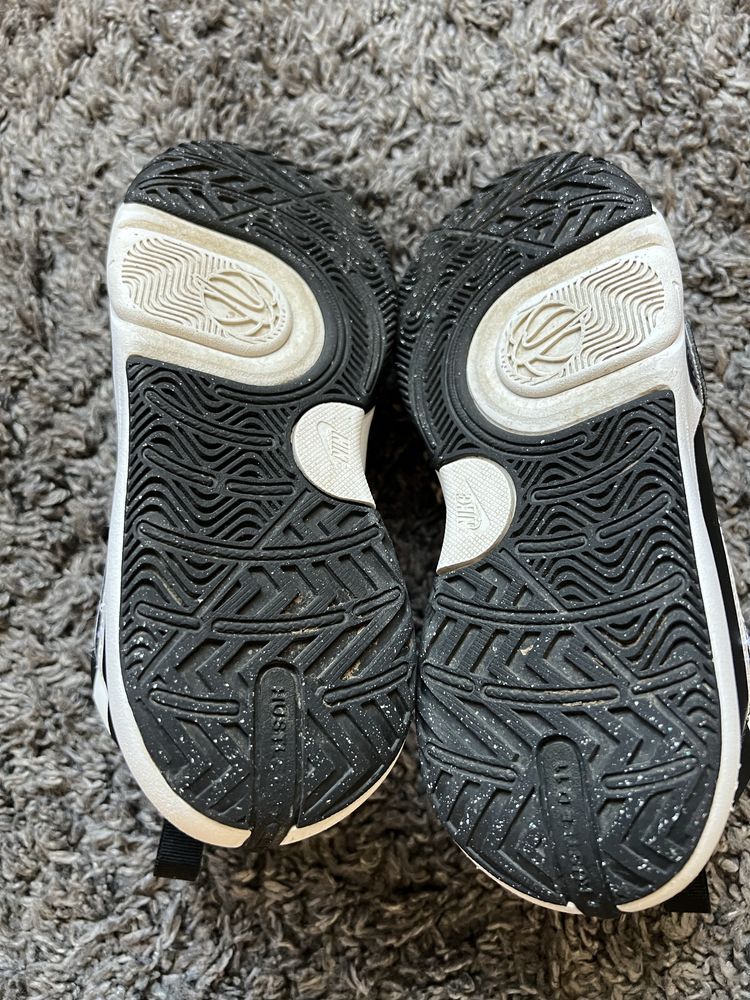 Nike детски маратонки номер 35