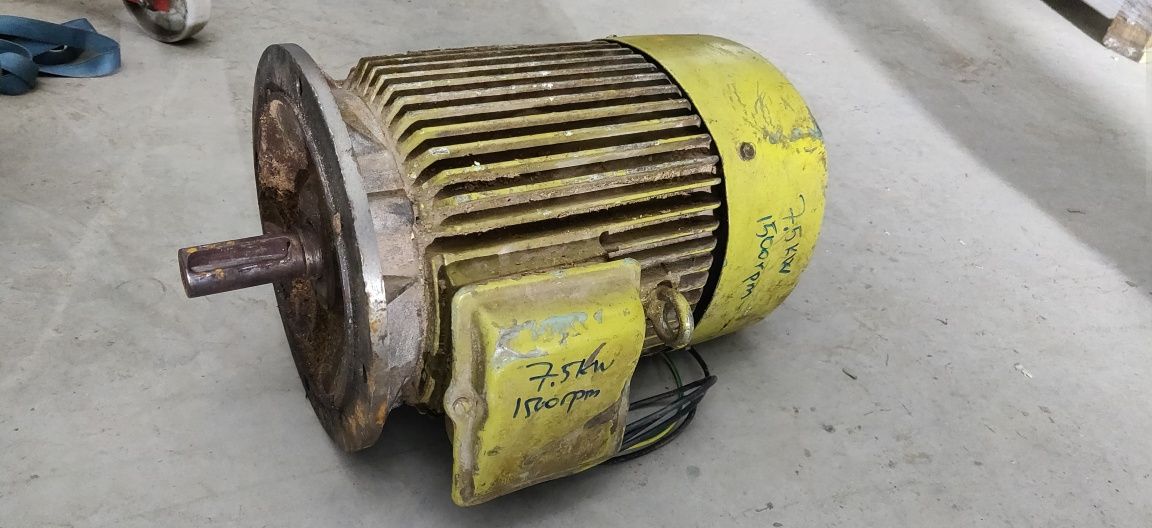 Vând motor electric trifazat VEM, 7.5kW, 1500rpm, 220/380V