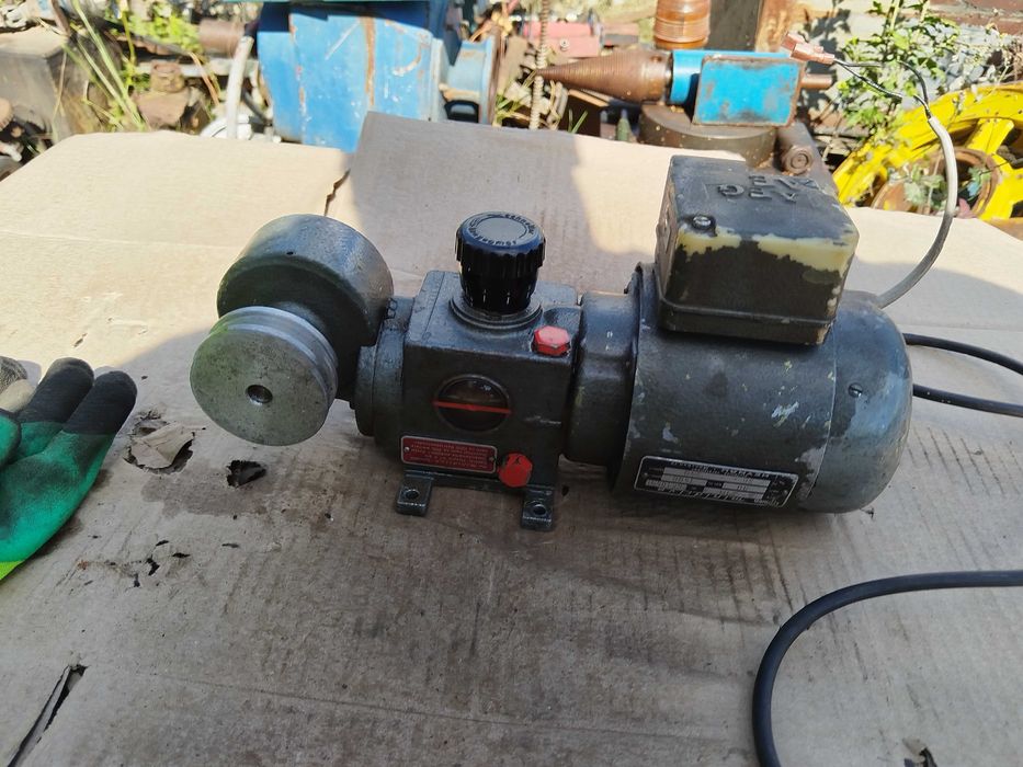 Motor electric cu reductor cu reglare a turației cazan povarna