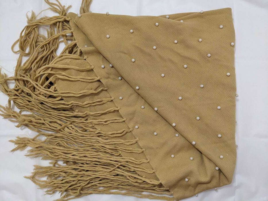 Sal tricotat cu perle și franjuri, galben mustar/bej, nou