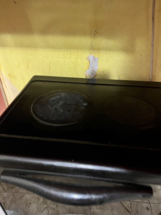 Готварска печка със керамечни котлони