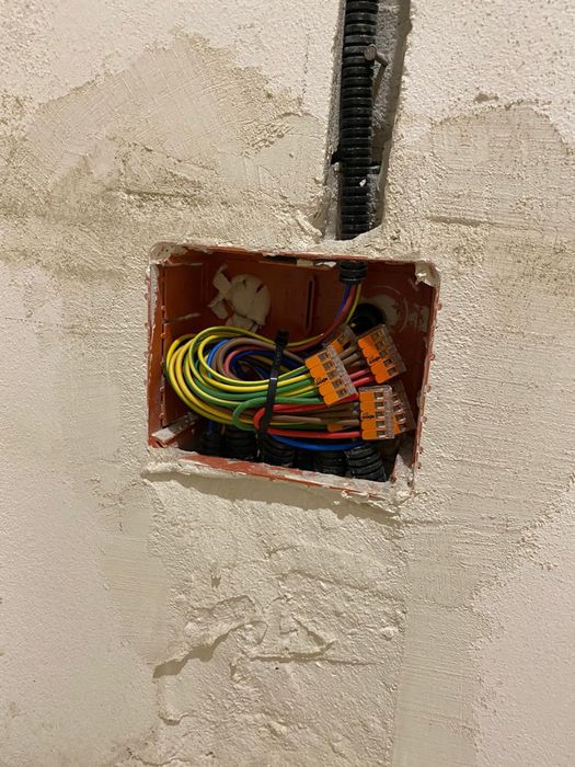 Electrician / Instalatii electrice / Sisteme supraveghere Automatizari