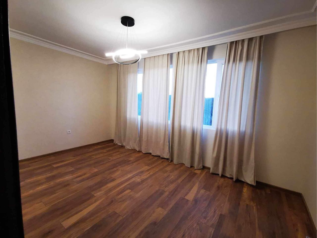 Продава се Четиристаен апартамент в Плевен, 9-ти квартал - 107 кв.м за 1234 €/кв.м - Снимка #3