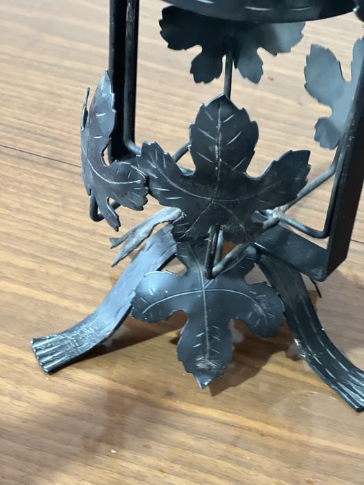 Suport pentru sticlă de vin din fier forjat – 24 cm, decor cu frunze