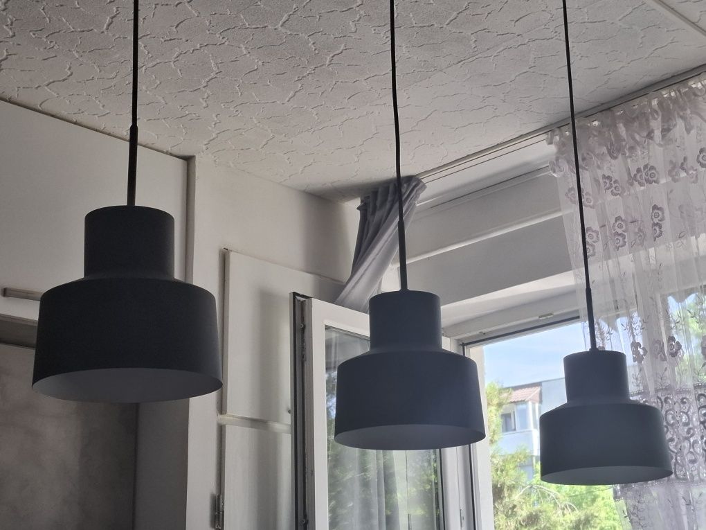 Lampa suspendata neagra 3 becuri design plăcut
