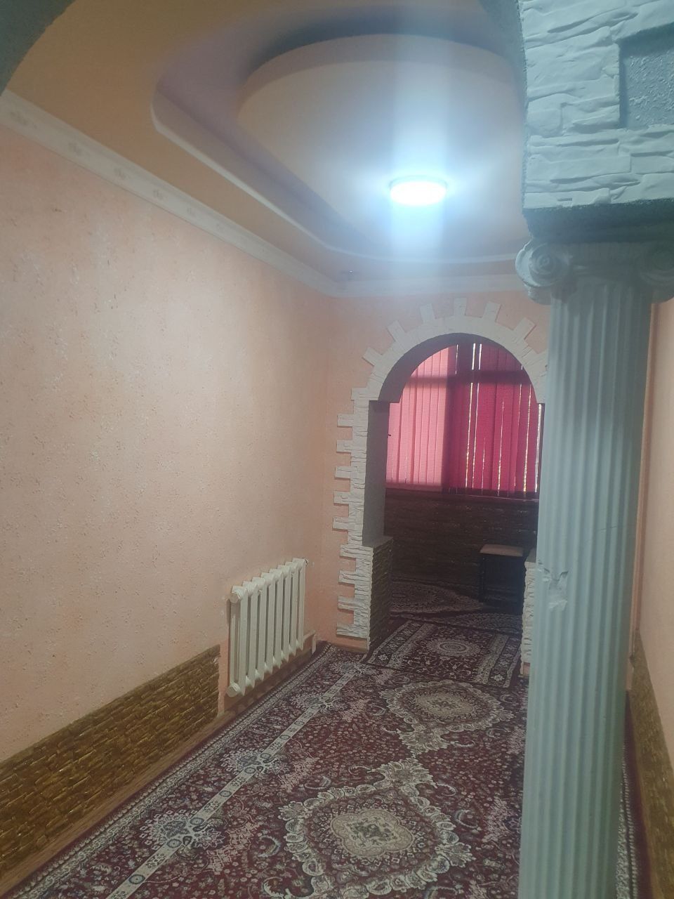 Чевар томонда жойлашган 2 хонали квартира ижарага бериладиган 2 хо