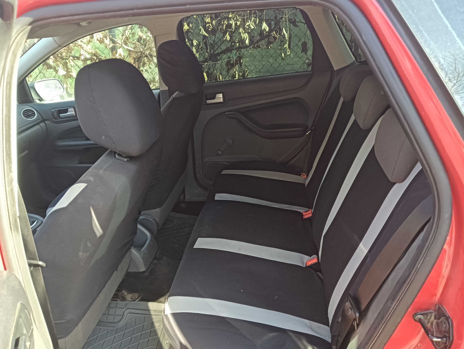 Vând Ford focus an 2006 cu motor defect.