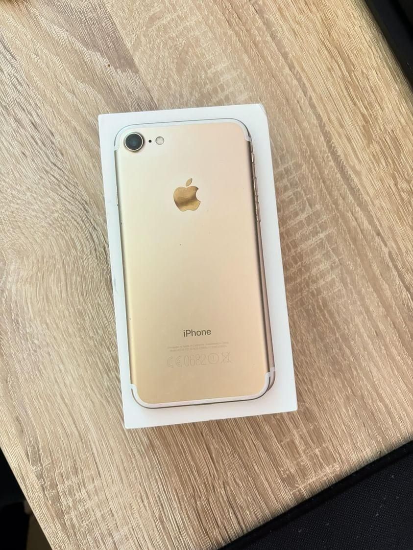 *СПЕШНО* Iphone 7 Gold 128 GB  Перфектно състояние с калъфи