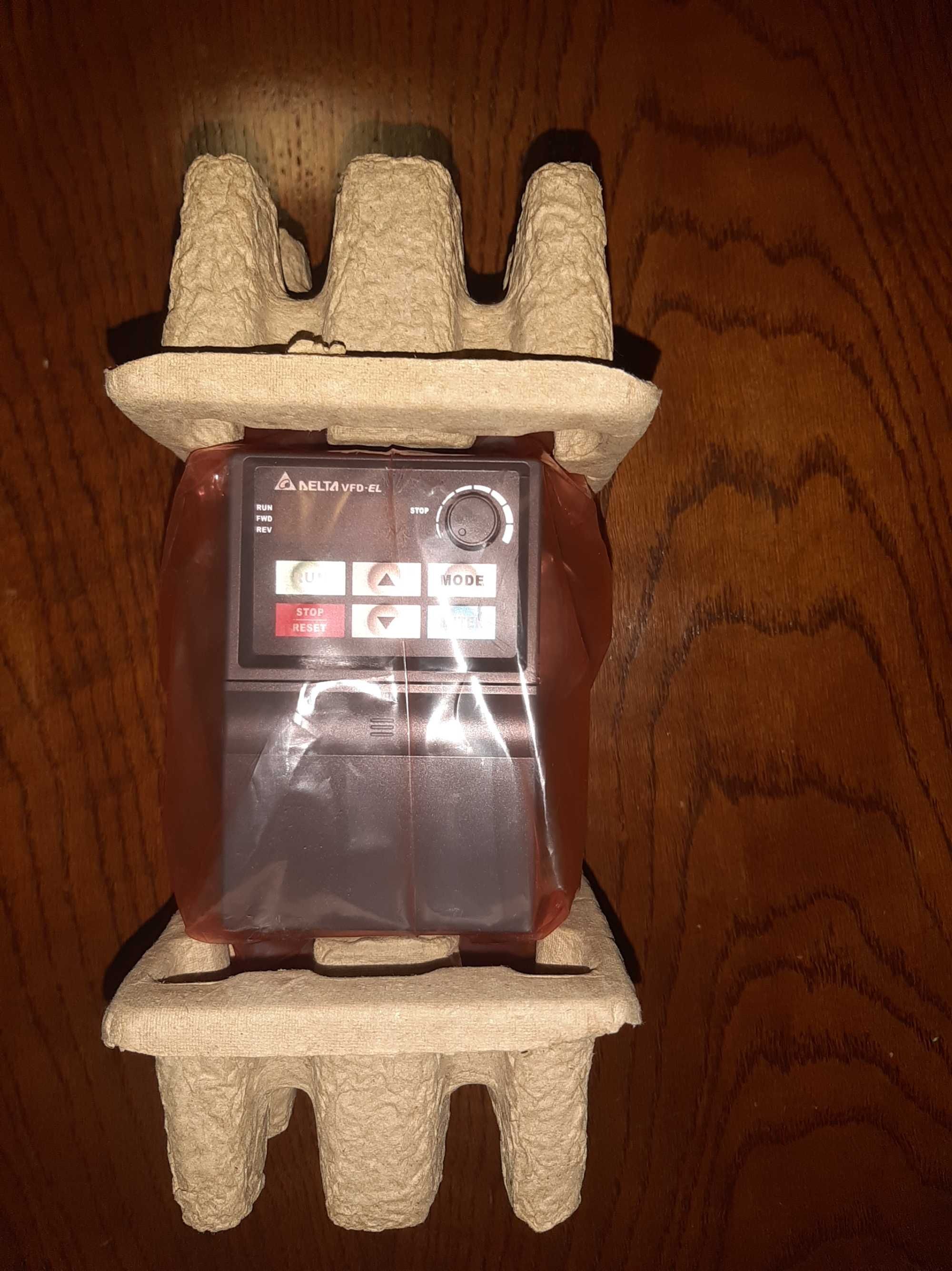 Convertizor invertor Delta VFD004EL43A trei faze 400watt