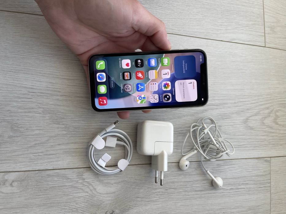 Iphone 11 pro • silver •