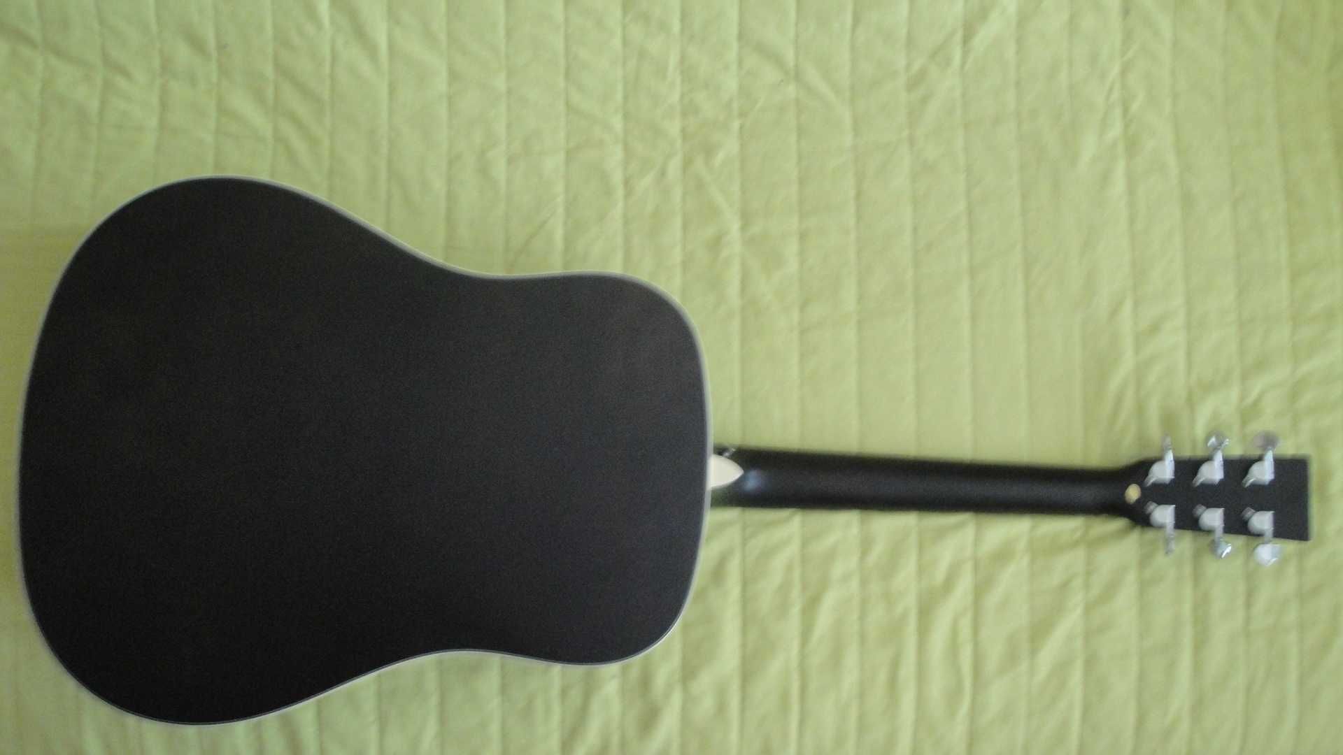 Продавам акустична китара