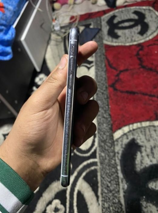 Vând IPHONE XS pentru piese