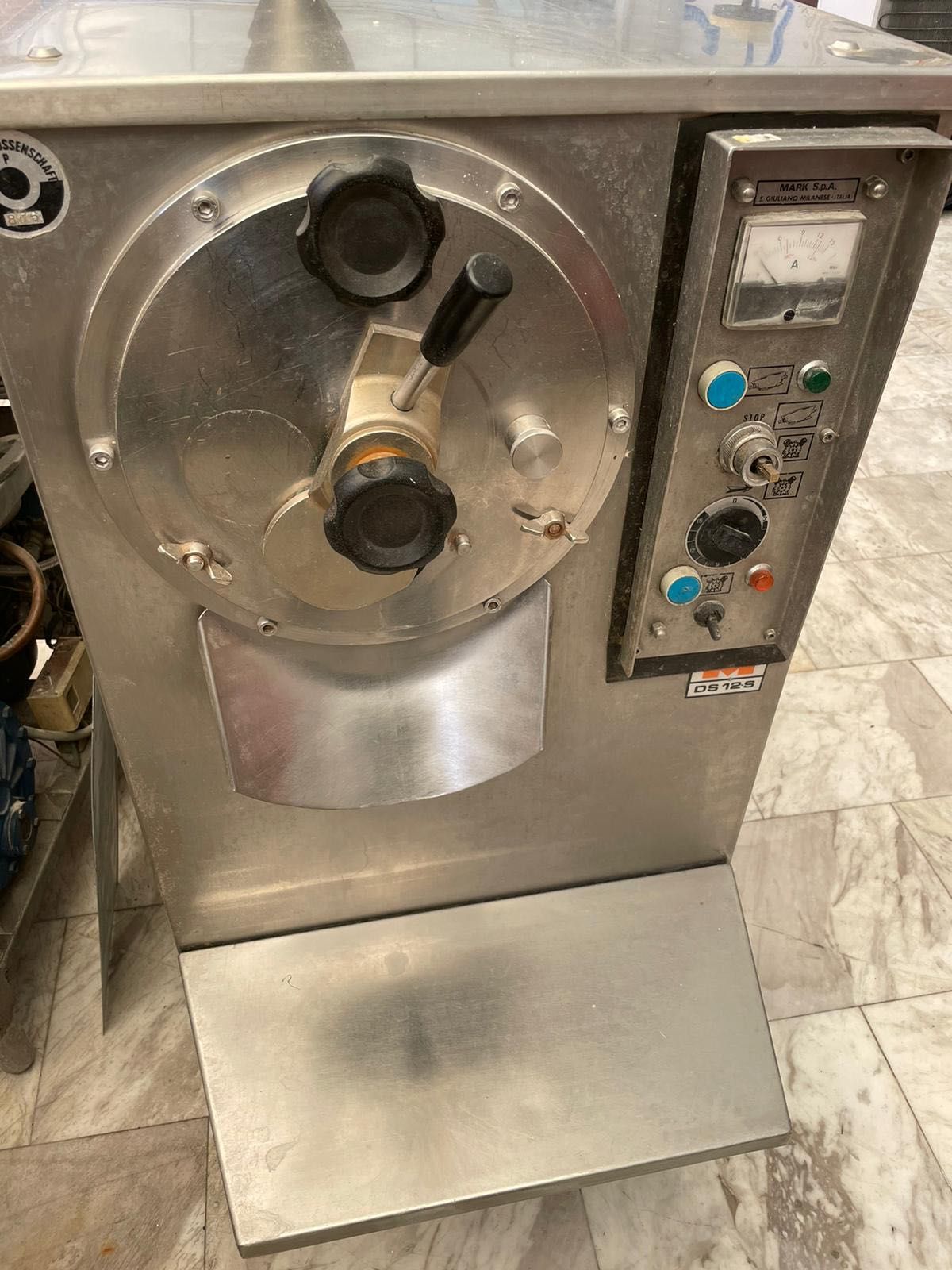 Професионална машина за италиански сладолед.