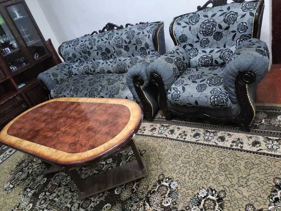 Divan kreslo sotladi holati yaxwi