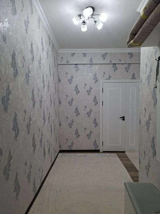 Прадаётсия навастройка квартира ровый не тарцавой балкон есть всё меби