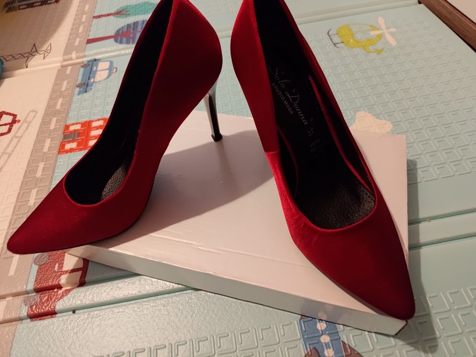 Pantofi stiletto