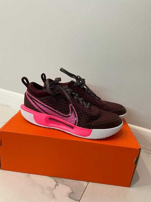 женские кроссовки Nike