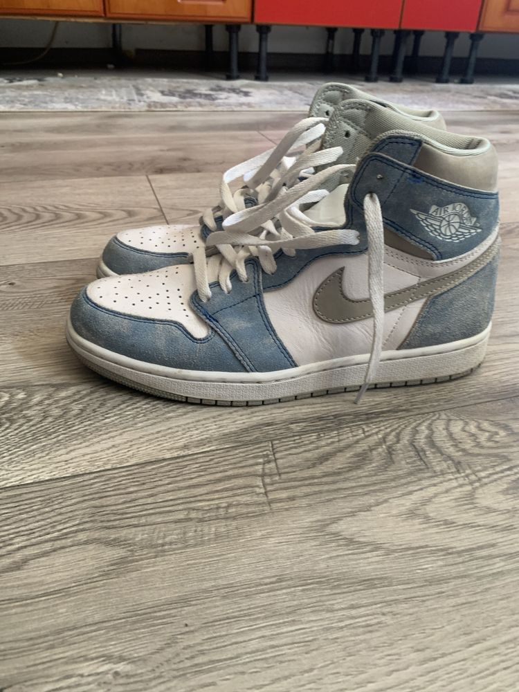Jordan 1 high hyper royal