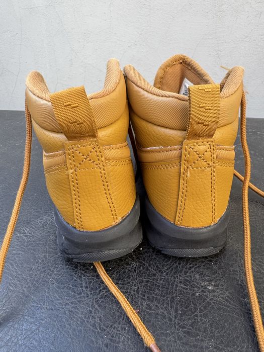 Зимни боти. Nike! Без следи от употреба,като нови