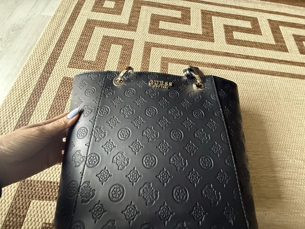 Дамска чанта Guess