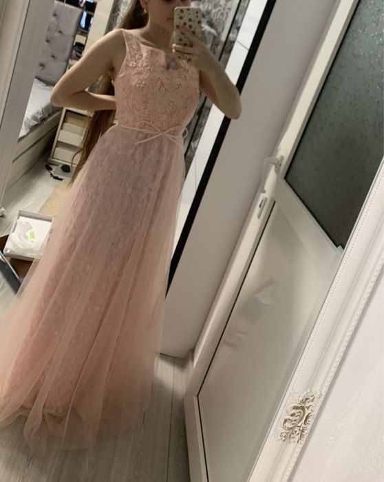 Vând rochiță deosebită