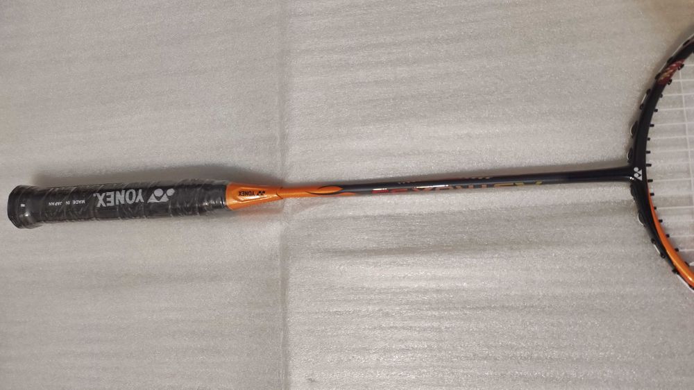 Yonex Astrox 99 ракета за бадминтон