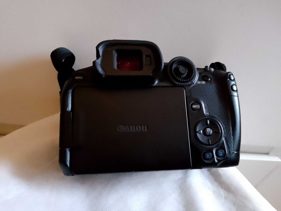 Canon R7 aparat foto