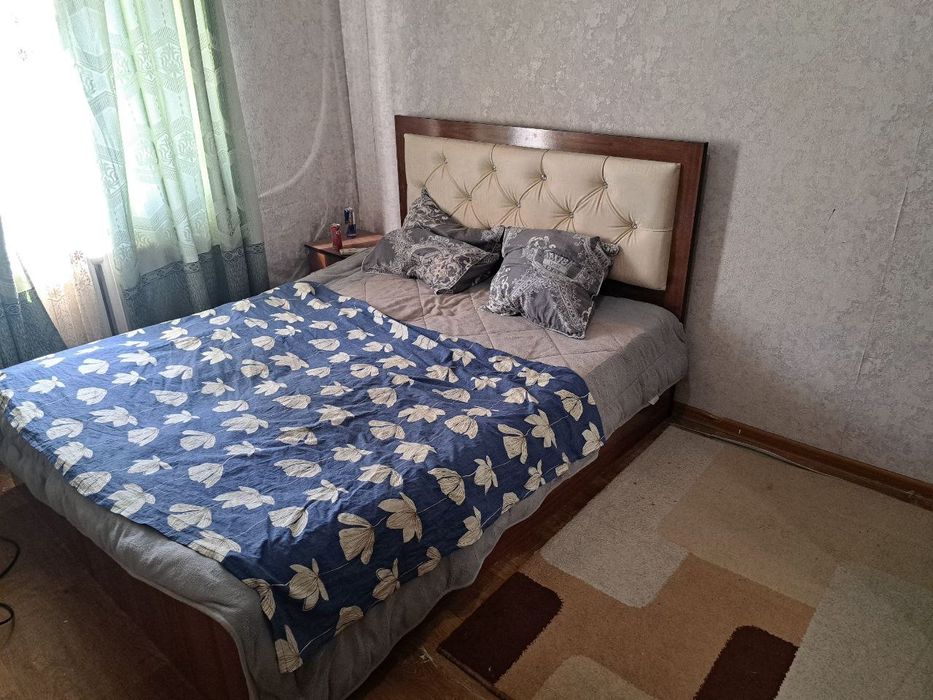 Maksim Gorkiy metrosi yonida