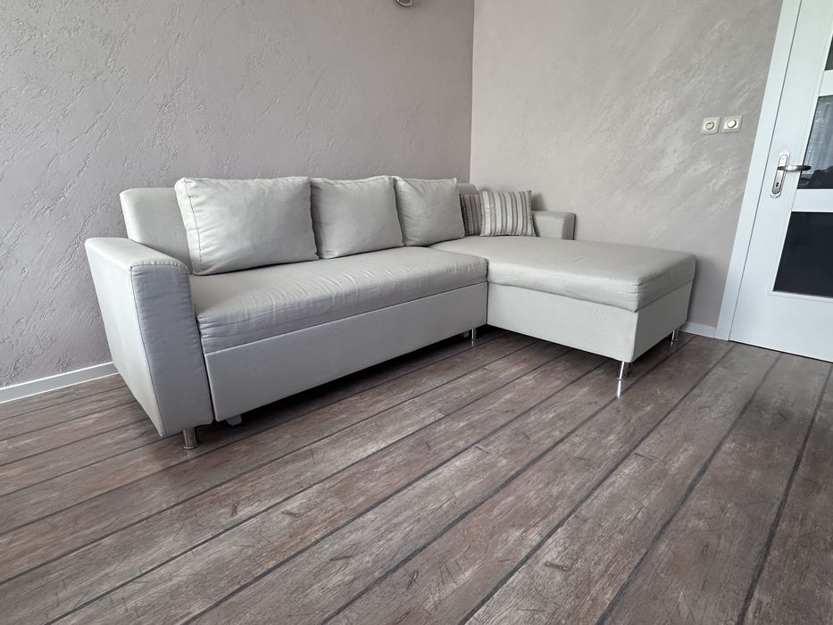 Ъглов диван с отваряема лежанка и функция сън