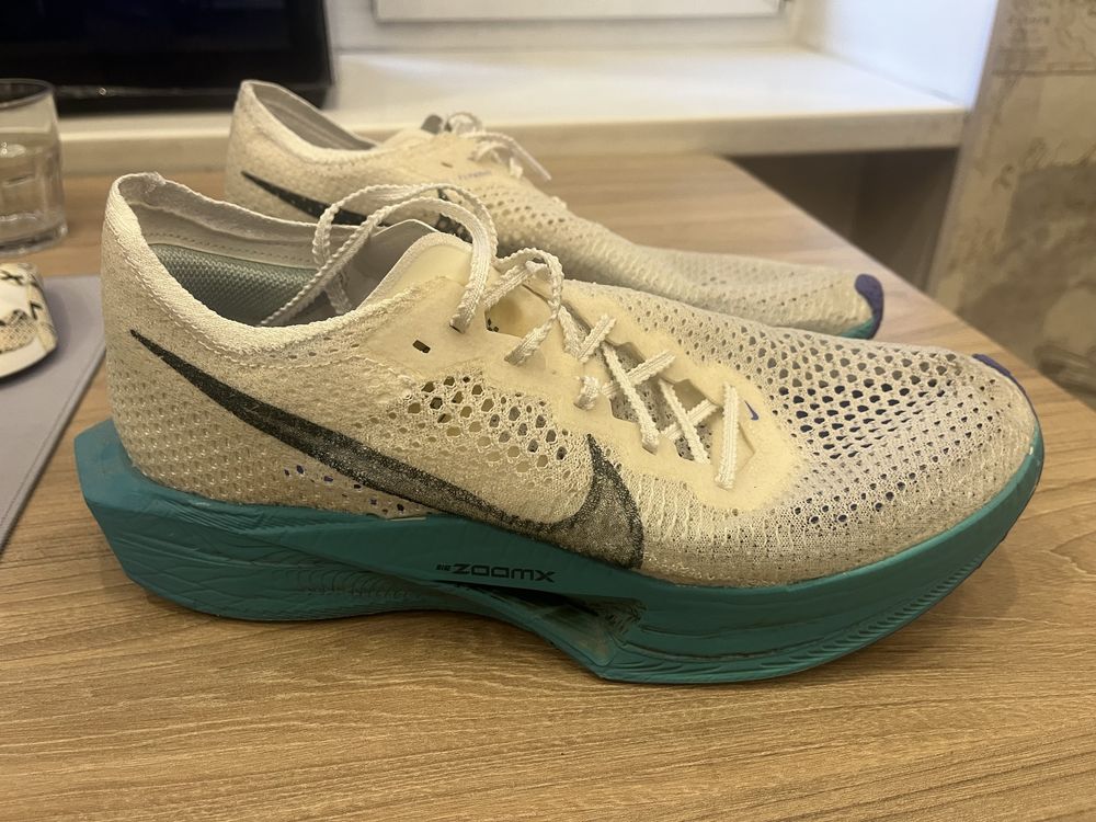 Оригинпльные беговые кроссовки Nike