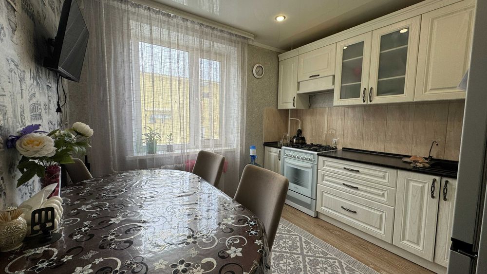 Продам 2-ком квартиру в Западном мкр! 2 этаж из 10! 52 квадрата!